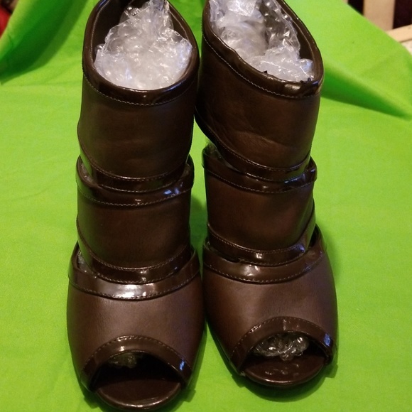 <QUPID> Peep Toe Tuxedo Heeled Booties - Size 8.5 - Picture 4 of 8